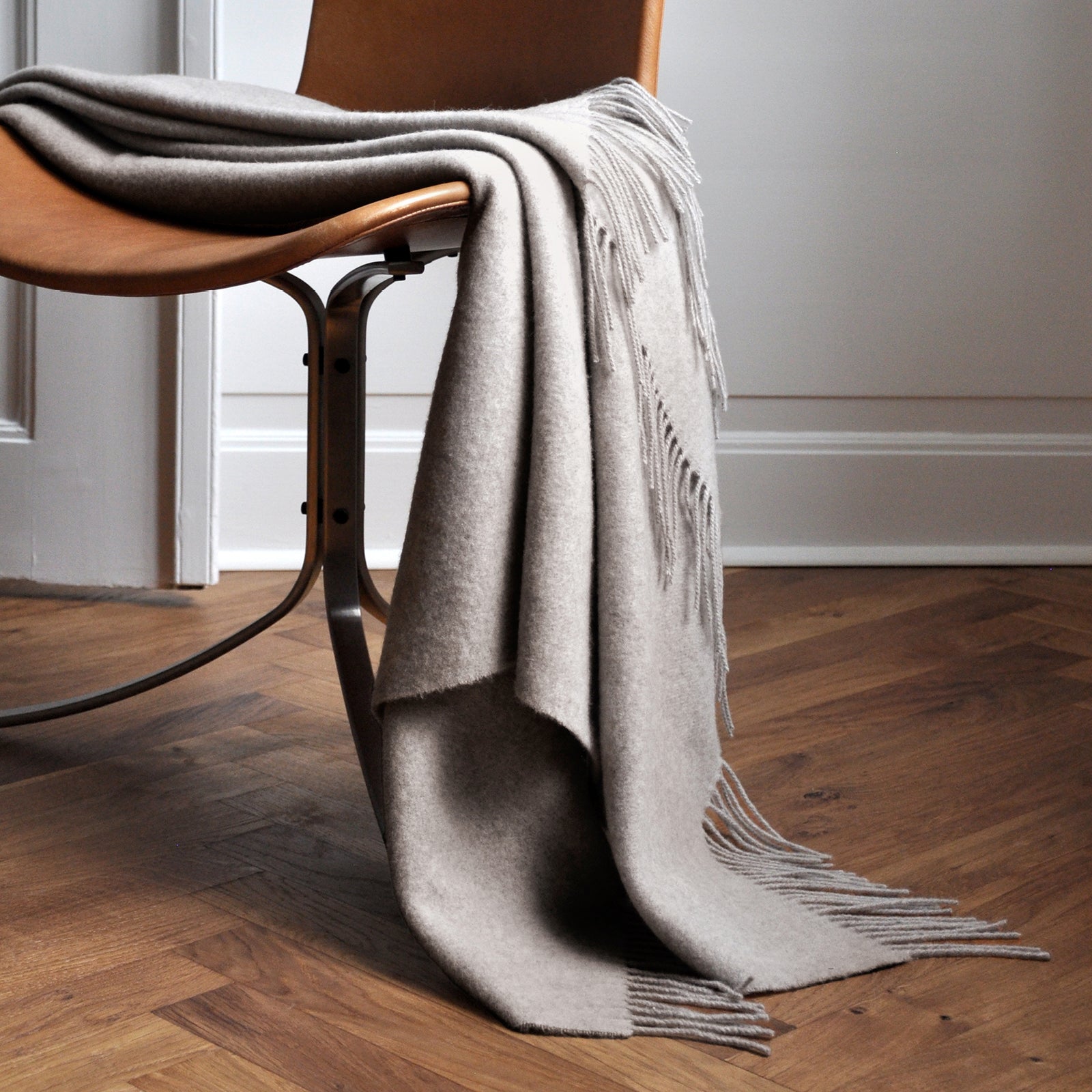 Sandfarget pledd i klassisk design